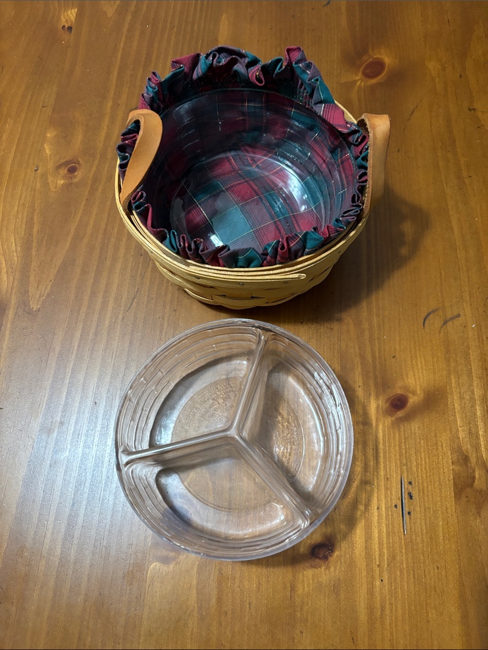 Longaberger Natural Brown Handwoven 
6 1/2” Round Basket 2000 - Picture 4 of 4